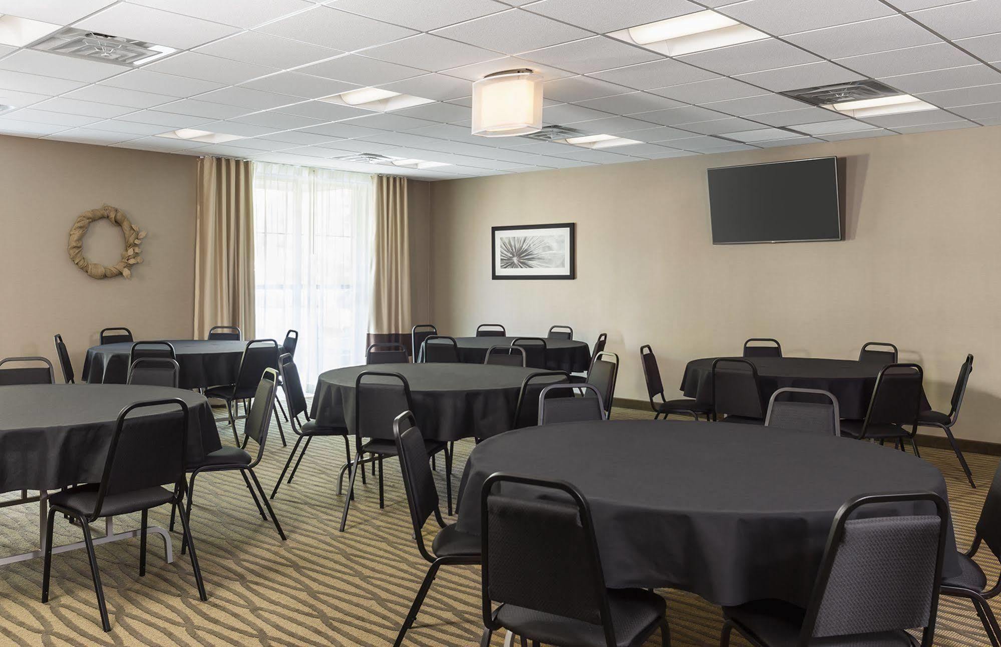 Comfort Suites Hartville-North Canton Uniontown Экстерьер фото